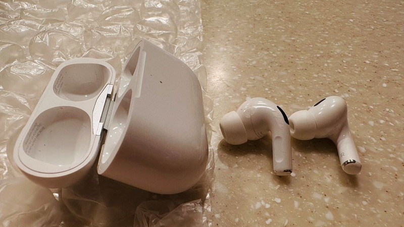 This woman left her AirPods on a plane. She tracked them to an airport worker’s home.